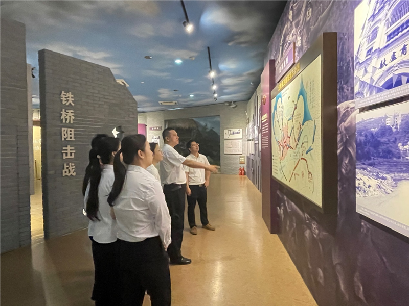 参观龙州起义博物馆