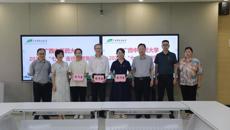 学校党委开展“七一”走访慰问活动