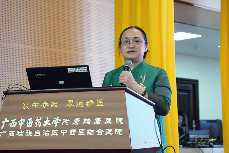 3钟洁主任授课.jpg 3钟洁主任授课.jpg