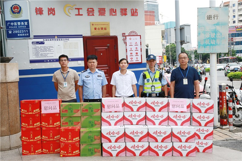 南宁市公安局交警支队二大队交警岗亭慰问