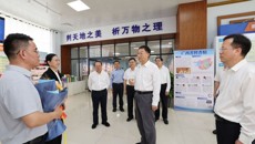 自治区党委书记刘宁看望慰问beat365官网教师代表