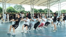 基础医学院举行大学生迎新拔河比赛