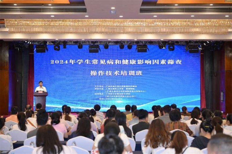 自治区疾病预防控制局卫生与免疫规划处副处长王华强致辞