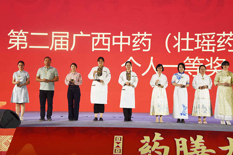 2詹源菲、刘倩菁荣获个人一等奖 2詹源菲、刘倩菁荣获个人一等奖