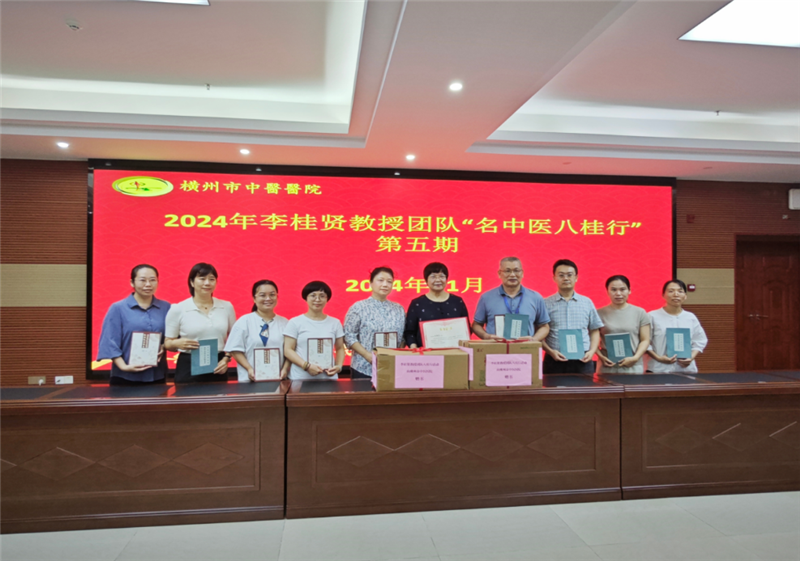 赠书现场