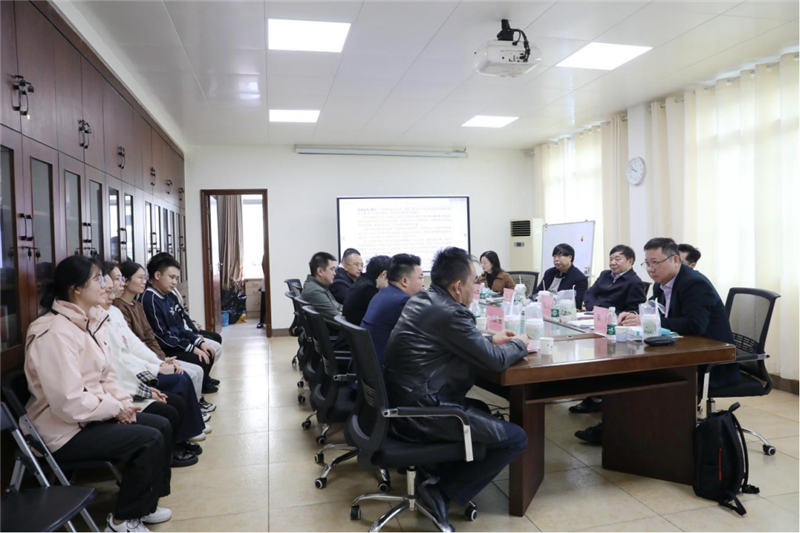 专家组与师生、管理人员现场交流