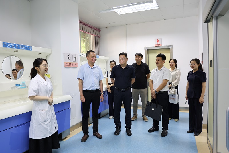 参观实训室