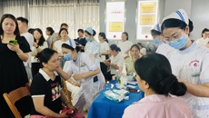 附属瑞康医院走进南宁市自然资源局开展“中医药文化进机关” 义诊活动