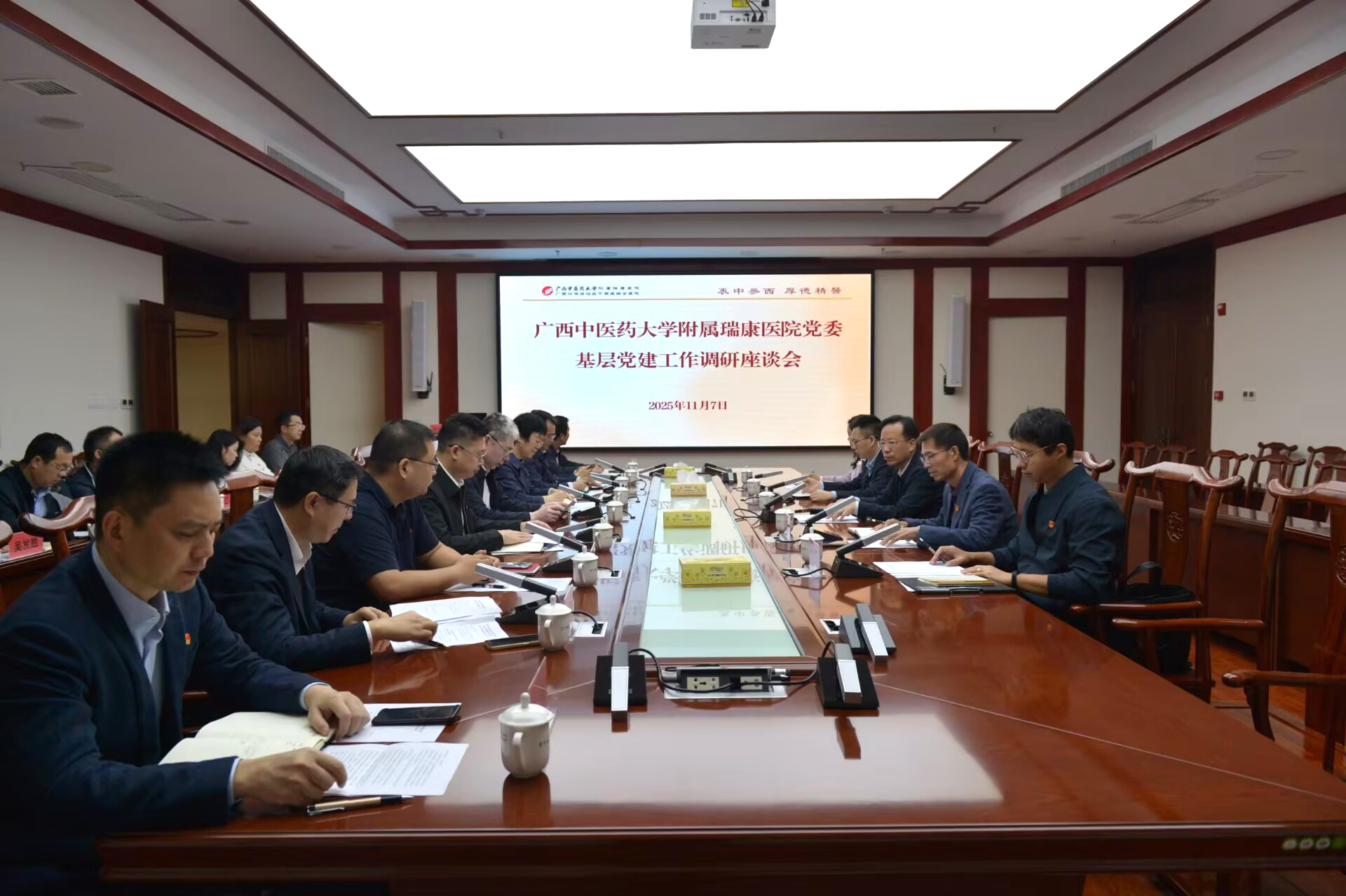 F33730FF2DD2F567616AEE3215FEA6BA