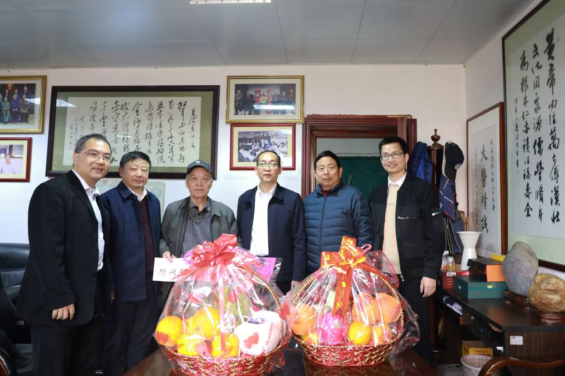 唐振宇副校长慰问全国名中医黄汉儒