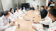 附属瑞康医院党委领导班子成员回到所在支部参加组织生活会及民主评议党员