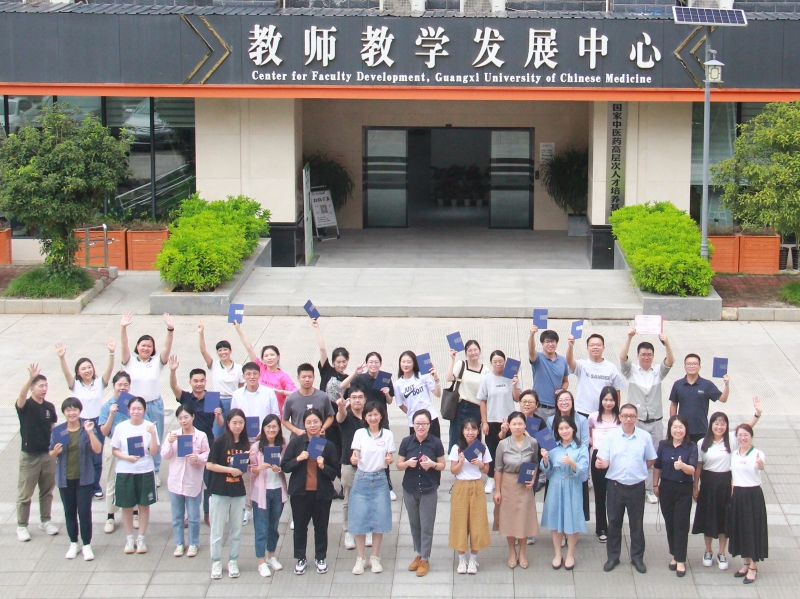 第一批学员结业合影