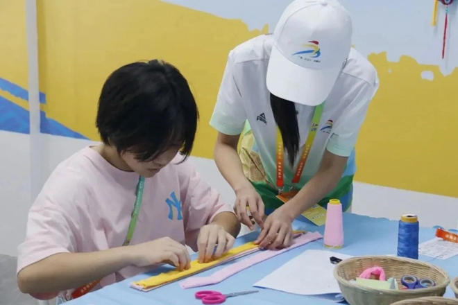 小青芒在做志愿工作