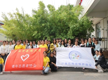 科技暖夕阳，青春伴晚晴｜beat365官网青年志愿者协会联合计算机网络维护协会顺利举行重阳探院活动