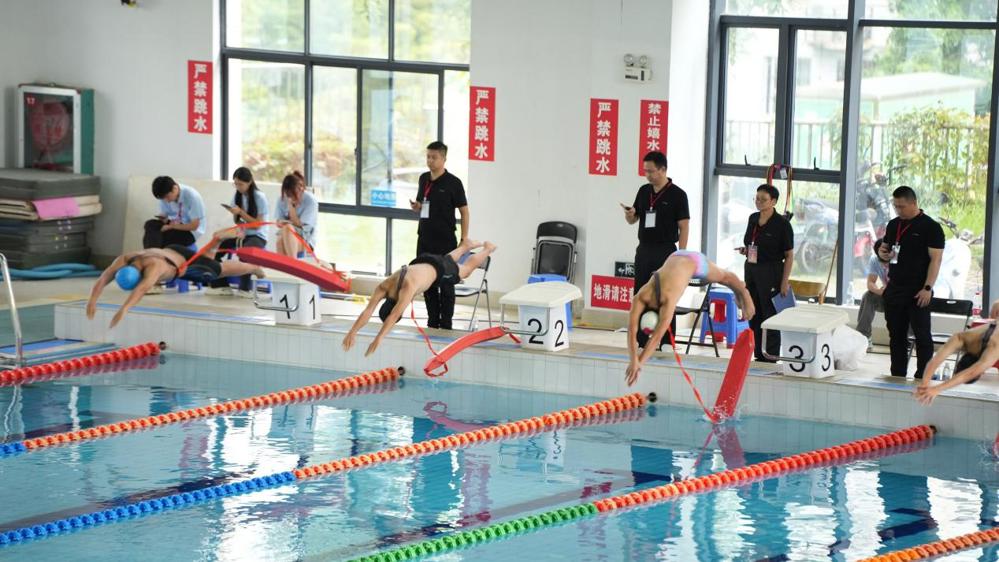 浮漂救生出发瞬间