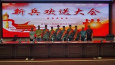 学校欢送2023年下半年入伍毕业生