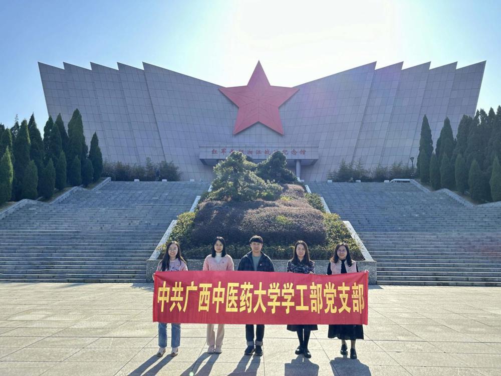 学工部党支部合照