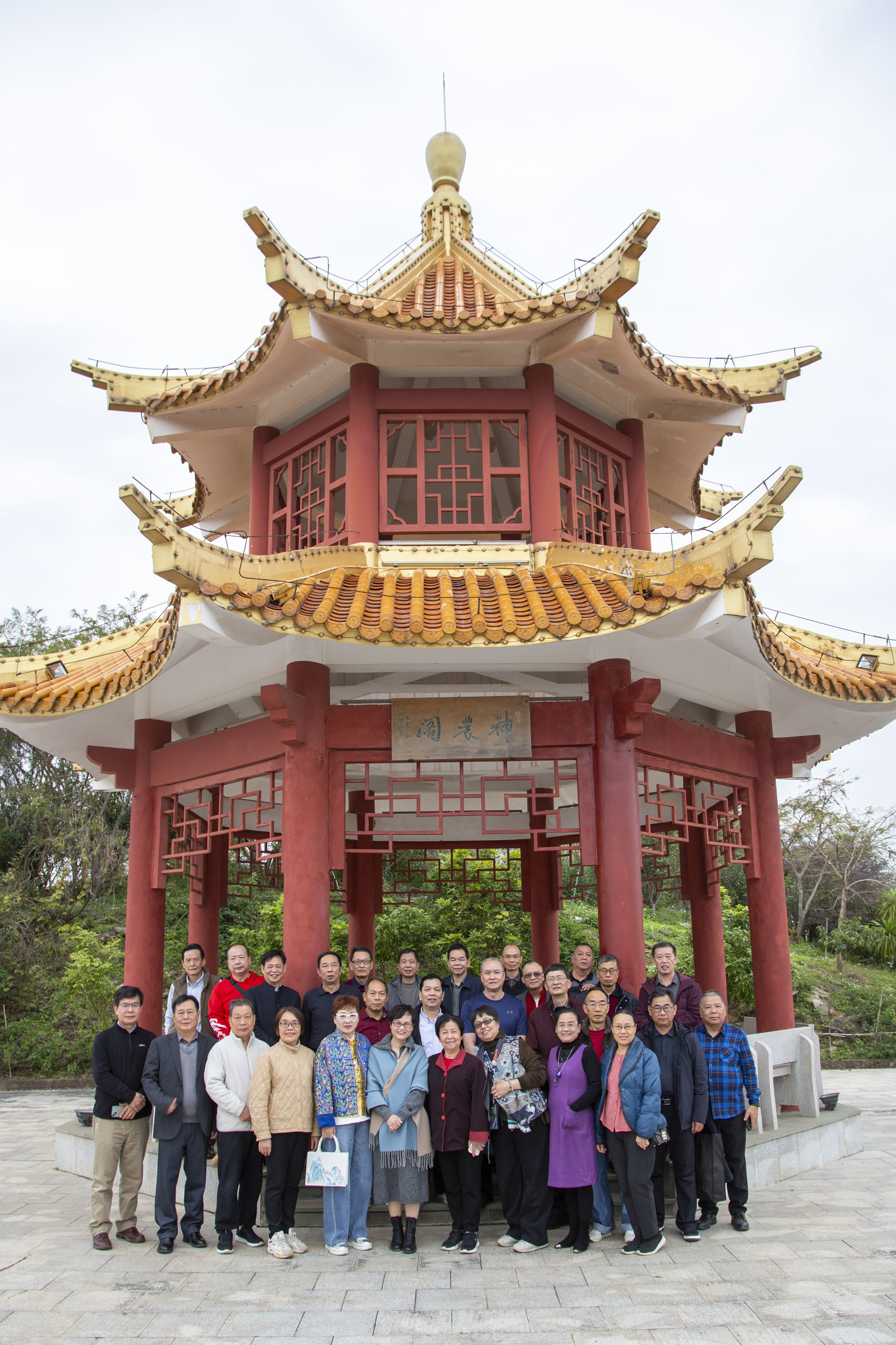 参观2015年捐建神农阁