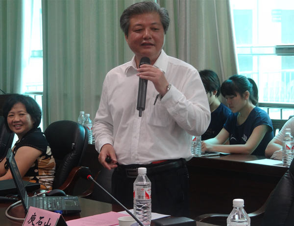 2016年5月庾石山教授在beat365正版唯一入口必一做专题讲座（题目：基于天然产物的新药发现）